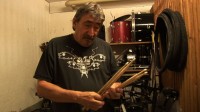 Jimmy_Carl_Black_checks_Drumsticks