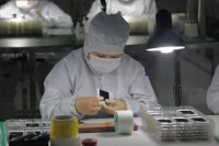 apple-stories_still_i-phone-fabrik_press